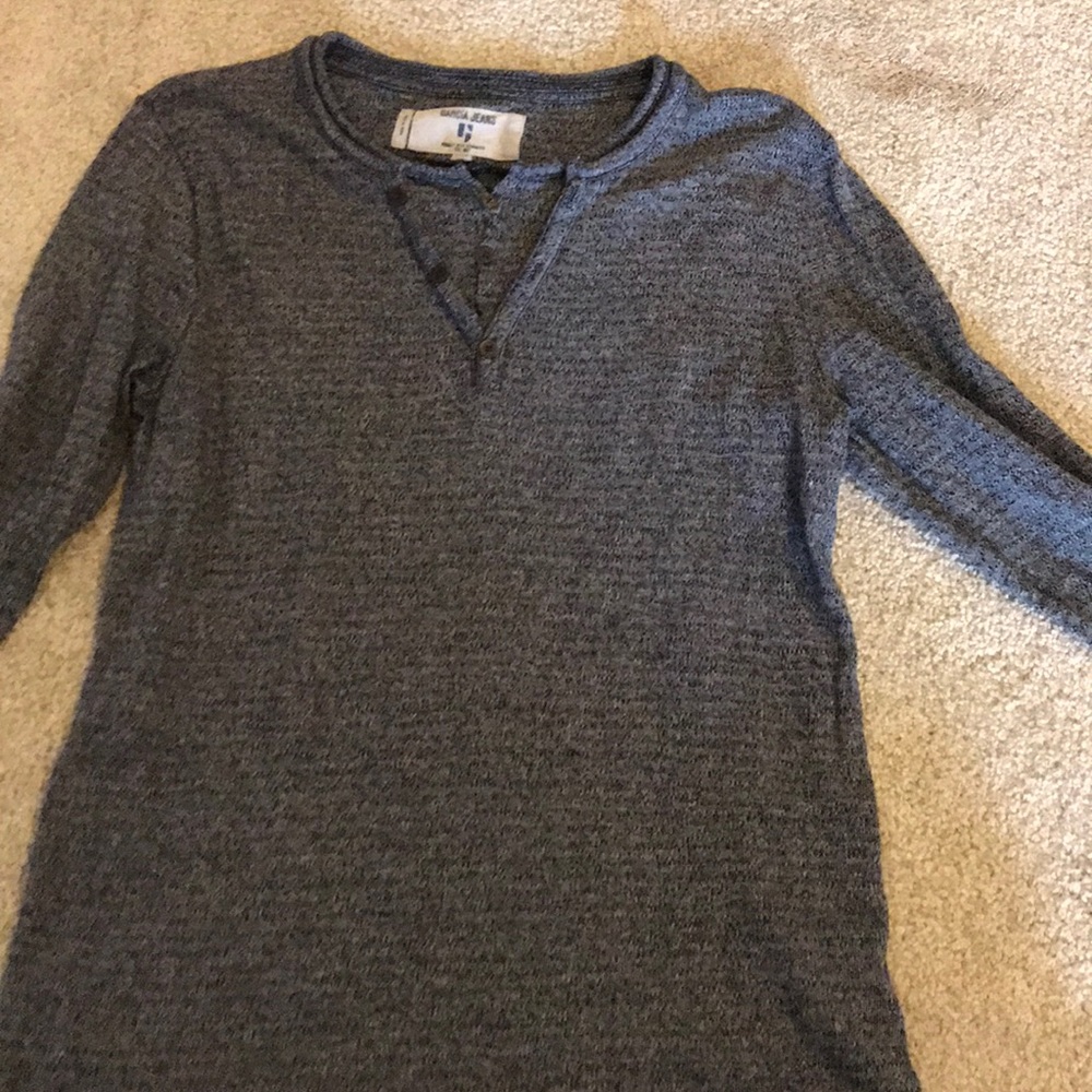 grey long sleeve shirt EUC